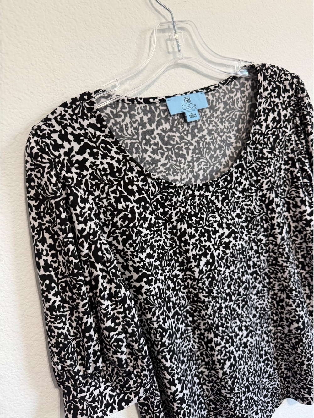 CeCe Short Sleeve Scoop Neck White/Black Floral Stretch T-Shirt Women's Size M - Picture 3 of 6